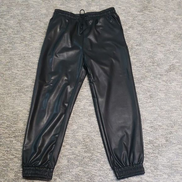 Woman pleather jogger style pants - Picture 7 of 9
